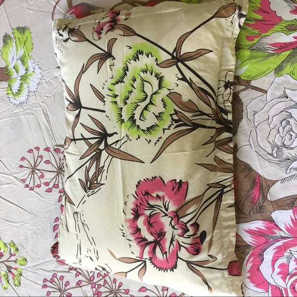 SOLD✖️Bright Floral Duvet Set - Picture 4 of 10